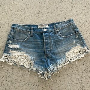 Abercrombie and Fitch festival shorts high-rise. Size8-W29.